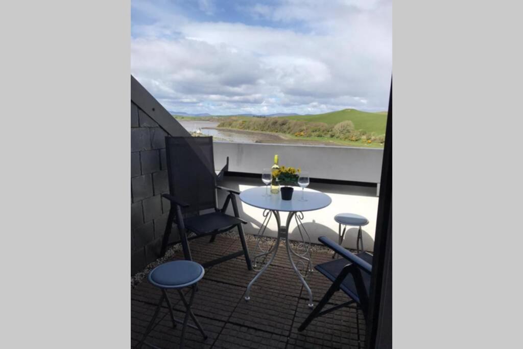 Clew Bay Balcony Views - Westport Quay Apt Apartman Kültér fotó