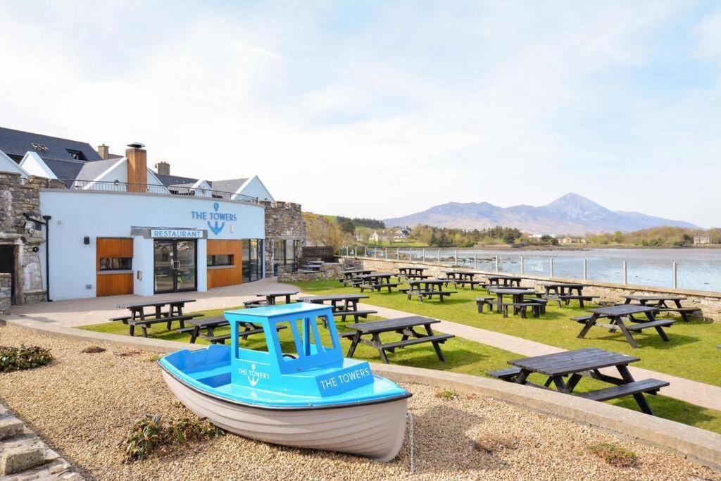 Clew Bay Balcony Views - Westport Quay Apt Apartman Kültér fotó